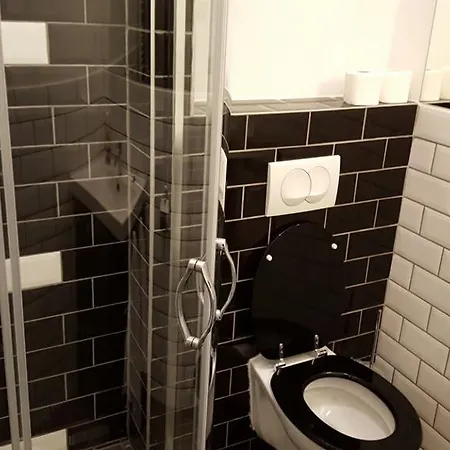 K10 B Kazinczy * בודפשט