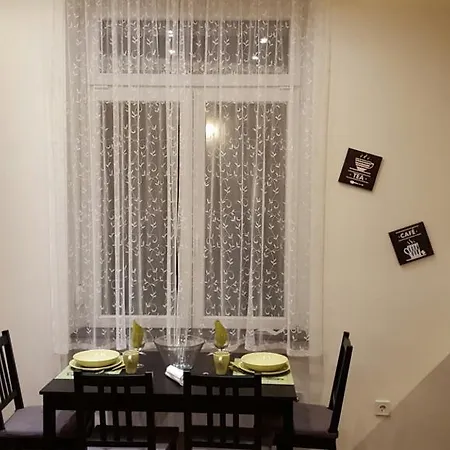 K10 B Kazinczy Apartment *