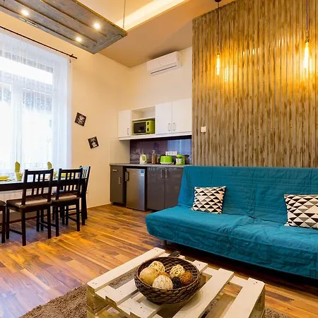 K10 B Kazinczy דירה